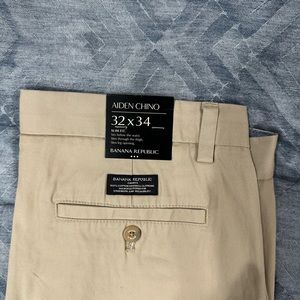 NWT Banana Republic Aiden Chino Slim Fit 32x34